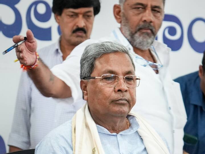 ABP Cvoter Opinion Poll: इस पोल के नतीजे देख टेंशन में आ जाएगी कांग्रेस, इतनी कम सीटों पर कैसे बनेगी कर्नाटक सरकार, चौंकाने वाला सर्वे abp c voter karnataka assembly election survey big shock for congress getting 82 to 87 seat ABP Cvoter Opinion Poll: इस पोल के नतीजे देख टेंशन में आ जाएगी कांग्रेस, इतनी कम सीटों पर कैसे बनेगी कर्नाटक सरकार, चौंकाने वाला सर्वे