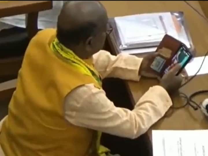 Tripura BJP MLA Jadav Lal Nath Allegedly watching Obscene Videos In Assembly Budget Session BJP MLA: త్రిపుర అసెంబ్లీలో బీజేపీ ఎమ్మెల్యే పాడుపని, అశ్లీల వీడియోలు చూస్తూ అడ్డంగా బుక్