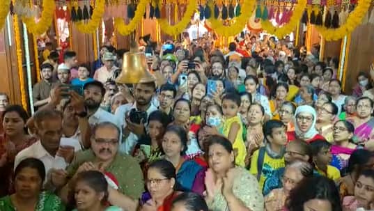 यावेळी रामभक्तांनी मंदिरात मोठी गर्दी केली होती.