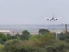 दिल्ली के मौसम ने किया परेशान, 9 फ्लाइट्स डायवर्ट, आसमान में अटके रहे विमान यात्री