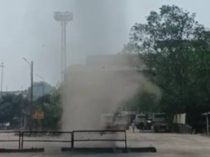 Bhilai Steel Plant Tornado Panic Among People Video Recorded Chhattisgarh News Tornado In Bhilai: भिलाई स्टील प्लांट के पास उठा बवंडर, लोगों में दहशत; वीडियो हुआ वायरल