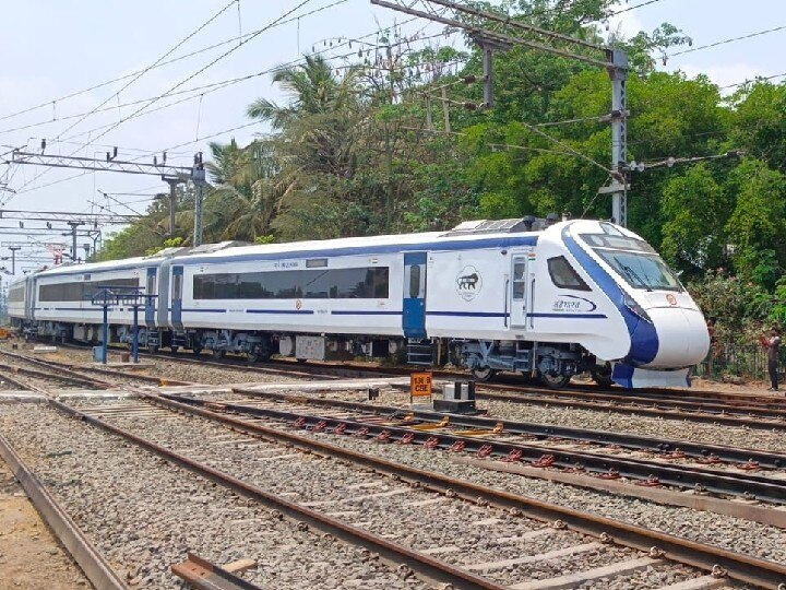 Vande Bharat Express: வந்தே பாரத் ரயில் சோதனை ஓட்டம் - வெற்றிகரமாக கோவை வந்தடைந்தது