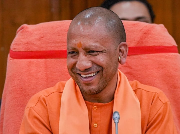 Yogi adityanath government approves purchase of 10 lakh tablet and 25 lakh smartphones UP News: यूपी में 35 लाख युवाओं को जल्द बांटे जाएंगे टैबलेट और स्मार्टफोन, योगी कैबिनेट ने लगाई मुहर