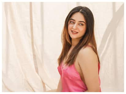 Television Actor Mahhi Vij Tests Positive For COVID-19, Says Being Away From Kids Is 'Heartbreaking'