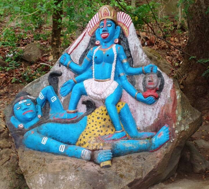 जो भगवान राम के बनवास के समय के यादों को ताजा करती है. इसके अलावा महाकवि कालिदास ने मेघदूत जैसे विश्व प्रसिद्ध काव्य की रचना रामगढ़ में की थी. जिसके नाम पर हर साल प्रथम आषाढ़ मास के रूप में यहां मनाया जाता है.