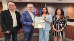 Satinder Satti: ਸਤਿੰਦਰ ਸੱਤੀ ਨੂੰ ਕੈਨੇਡਾ 'ਚ ਮਿਲਿਆ ਇੱਕ ਹੋਰ ਵੱਡਾ ਸਨਮਾਨ, ਓਕਵਿਲਾ ਸ਼ਹਿਰ ਦੇ ਮੇਅਰ ਨੇ ਕੀਤਾ ਸਨਮਾਨਤ