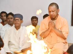 चैत्र नवरात्र की महा अष्टमी पर वैदिक मंत्रोच्चार के साथ हवन करते दिखे सीएम योगी, तस्वीरों में पूजा-अर्चना करते नजर आए मुख्यमंत्री