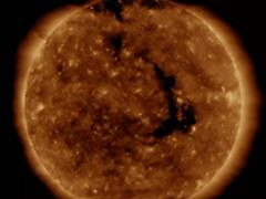 Hole Spotted on Sun's Surface: सूरज में हो गया छेद? इतना बड़ा, पृथ्वी जैसे 20 गोले उसमें समा जाएंगे