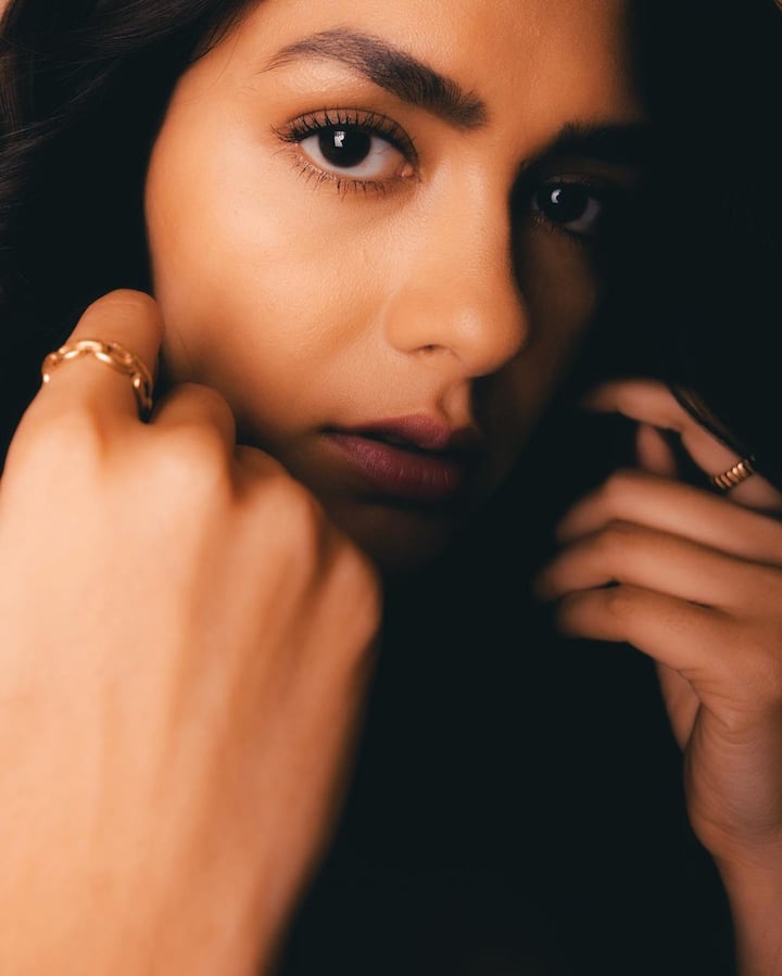 এই ছবিতে ম্রুণালের বিপরীতে অভিনয় করেছন অভিনেতা আদিত্য় রয় কপূর।