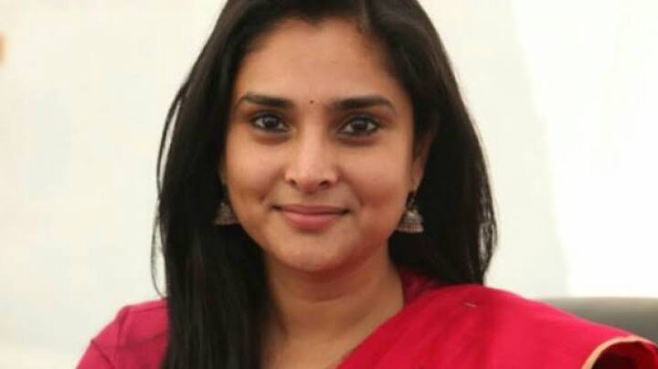 इसी के साथ-साथ राम्या ने यह भी बताया है कि उनके पिता की मौत के 2 हफ्ते के बाद में वह संसद में पहुंची. साथ ही चुनाव भी हार गई थी. लेकिन फिर भी उन्होंने अपने आप को संभाला और काम पर फोकस किया. साथ ही एक्ट्रेस ने बताया कि मांड्या के लोगों ने भी उन्हें काफी सपोर्ट किया.