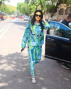 In Pics: चेहरे पर अजीब मास्क लगाकर मुंबई की सड़कों पर निकली ये हसीना, पहचाना क्या?