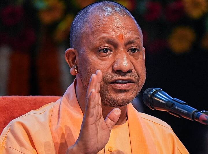 up corona cases Yogi Adityanath instructed to be alert about increasing cases of corona UP Corona Update: यूपी में कोरोना के मामलों ने बढ़ाई चिंता, सीएम योगी आदित्यनाथ ने दिए ये निर्देश