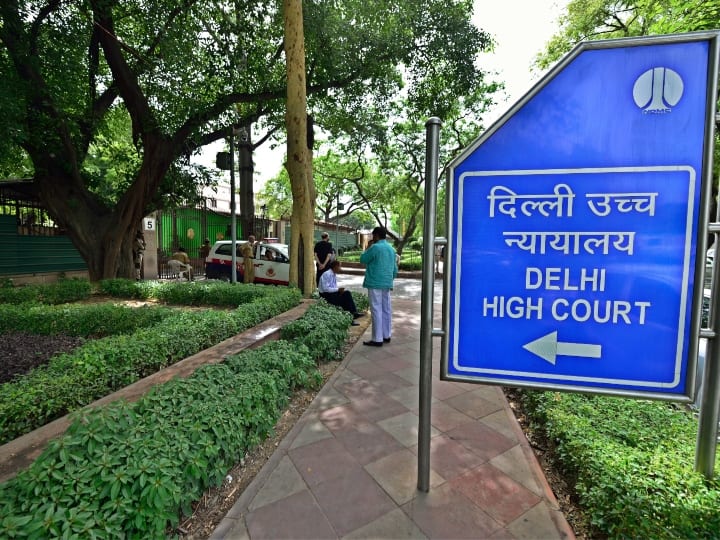 Delhi High Court issues notice to Central government and Jamia aginst law student Akanksha Goswami petition Check details EWS Quota: केंद्र और जामिया को दिल्ली हाईकोर्ट का नोटिस, कानून की छात्रा ने की थी ये मांग 