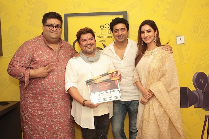 এই ছবি নিয়ে দর্শকের উন্মাদনার পারদ ক্রমশ চড়ছে।