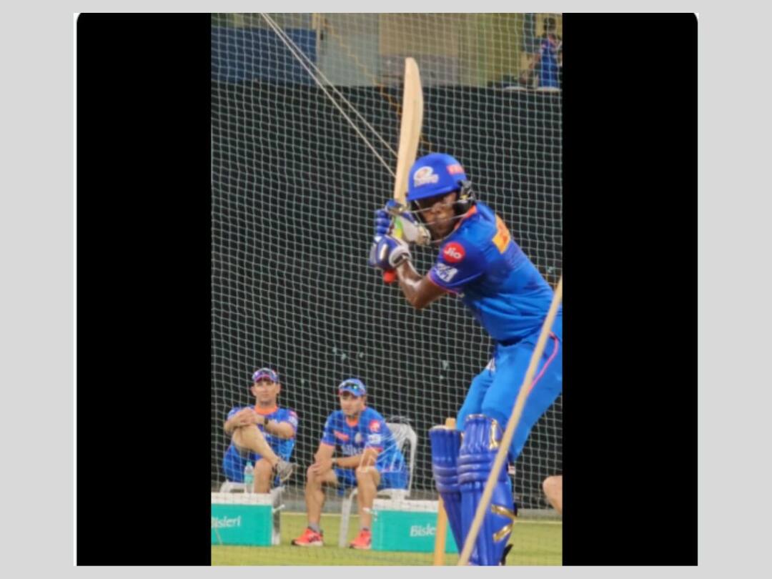 IPL 2023 Mumbai Indians Jofra Archer the batter seen hitting balls hard in net watch video आला रे आला जोफ्रा आर्चर आला, मुंबईने प्रॅक्टिसचा व्हिडीओ केला शेअर