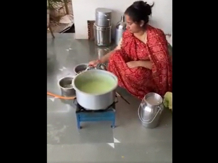 Anand Mahindra Shares Desi Jugaad Of 'Fan-Made' Ice Cream, Video Becomes Hit On Twitter Anand Mahindra Shares Desi Jugaad Of 'Fan-Made' Ice Cream, Video Becomes Hit On Twitter