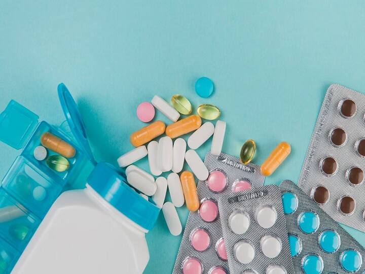 Medicine Price Hike Essential drugs like Painkillers Antibiotics will get 12 percent costlier from 1 april 2023 Medicine Price Hike: अब बुखार से ठंडी हो जाएगी आपकी जेब, महंगा होने वाला है इन बीमारियों का इलाज