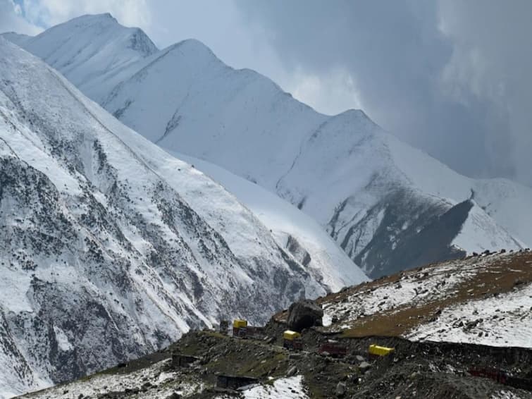 Avalanche alert issued for some J&K districts in next 24 hours அடுத்த 24 மணி நேரத்தில் பனிச்சரிவுக்கு வாய்ப்பு..  ஜம்மு காஷ்மீர் மக்களுக்கு கடும் எச்சரிக்கை..!