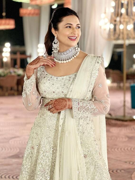 चांदनी बन यूं इतराईं ये है मोहब्बतें की इशिता भल्ला