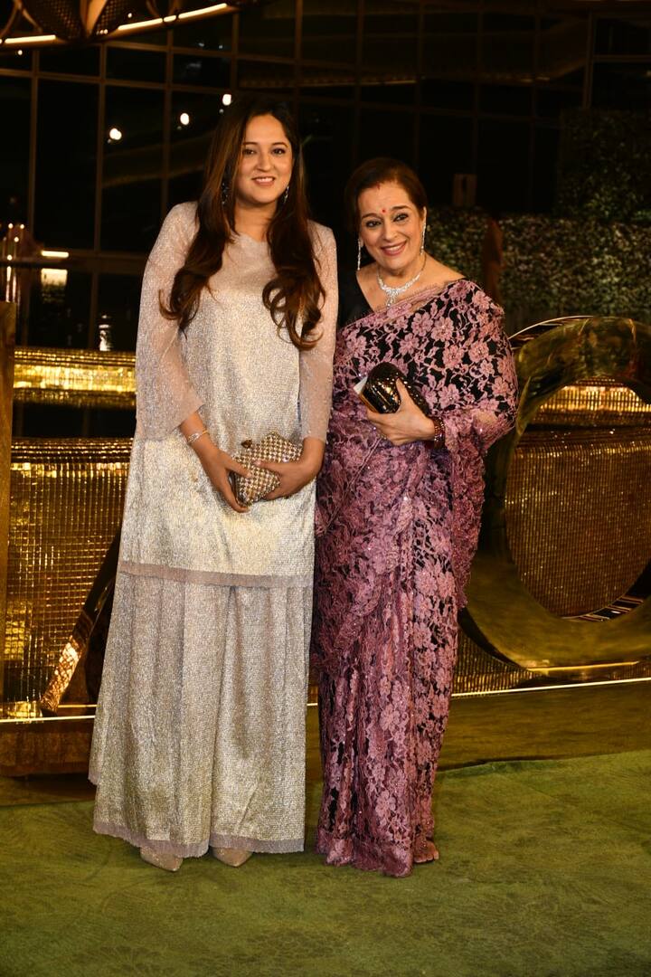 बॉलीवुड एक्टर शत्रुघन सिन्हा की पत्नी पूनम सिन्हा भी इवेंट में शामिल हुईं.