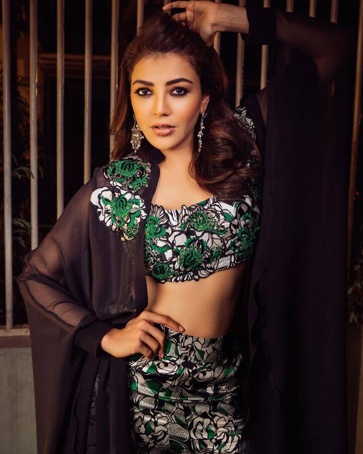 She opted for subtle makeup, bold eyes and contoured cheeks to complement her outfit. (Image Source: Instagram/ Kajal Aggarwal)