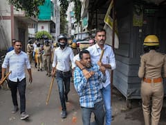 'शोभायात्रा पर पथराव, दर्जनों गाड़ियां फूंकी', रामनवमी पर देश के कई शहरों में बवाल, 70 से ज्यादा की गिरफ्तारी