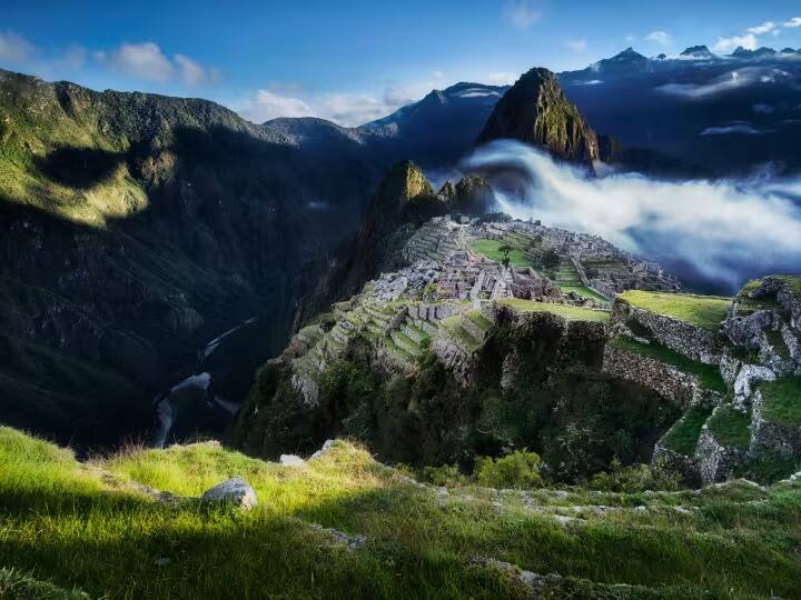 Most Beautiful Mountains: ਇਸ ਖੂਬਸੂਰਤ ਦੁਨੀਆ 'ਚ ਅਜਿਹੇ ਹਜ਼ਾਰਾਂ ਨਜ਼ਾਰੇ ਹਨ, ਜਿਨ੍ਹਾਂ ਨੂੰ ਦੇਖ ਕੇ ਲੋਕਾਂ ਦਾ ਦਿਲ ਖੁਸ਼ ਹੋ ਜਾਂਦਾ ਹੈ। ਜੇਕਰ ਪਹਾੜਾਂ ਦੀ ਗੱਲ ਕਰੀਏ ਤਾਂ ਇਨ੍ਹਾਂ ਨੂੰ ਦੇਖ ਕੇ ਉਨ੍ਹਾਂ ਦੀ ਖੂਬਸੂਰਤੀ ਬਣ ਜਾਂਦੀ ਹੈ।