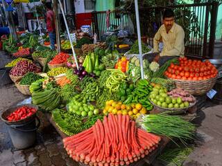 Vegetable Price Hikes: કમોસમી વરસાદથી વધ્યા શાકભાજીના ભાવ, ગૃહિણીઓના બજેટ પર માઠી અસર