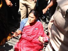 టీఎస్‌పీఎస్సీ కార్యాలయం ఎదుట తీవ్ర ఉద్రిక్తత, వైఎస్ షర్మిల అరెస్టు