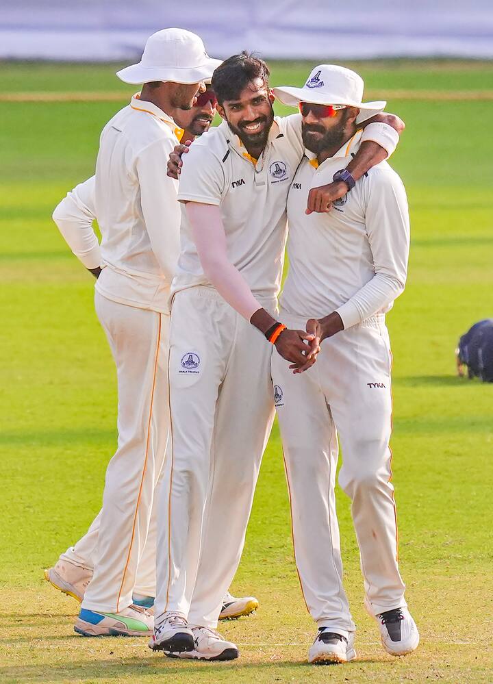 संदीपने देशांतर्गत क्रिकेटमधील 68 टी 20 सामन्यात 62 विकेट घेतल्या आहेत. तर 69 लिस्ट ए क्रिकेटमध्ये त्याने 83 विकेट घेतल्यात. त्याशइवाय फर्स्ट क्लास सामन्यात त्याने 217 विकेट घेतल्या आहेत.