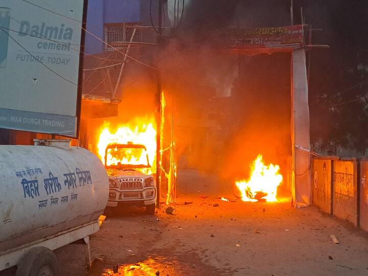 Nalanda News Violent clash between two groups during Ramnavami in Nalanda criminals burnt vehicles ann Bihar Crime: नालंदा में रामनवमी जुलूस के दौरान दो गुटों के बीच हिंसक झड़प, उपद्रवियों ने छह से अधिक वाहन फूंके 