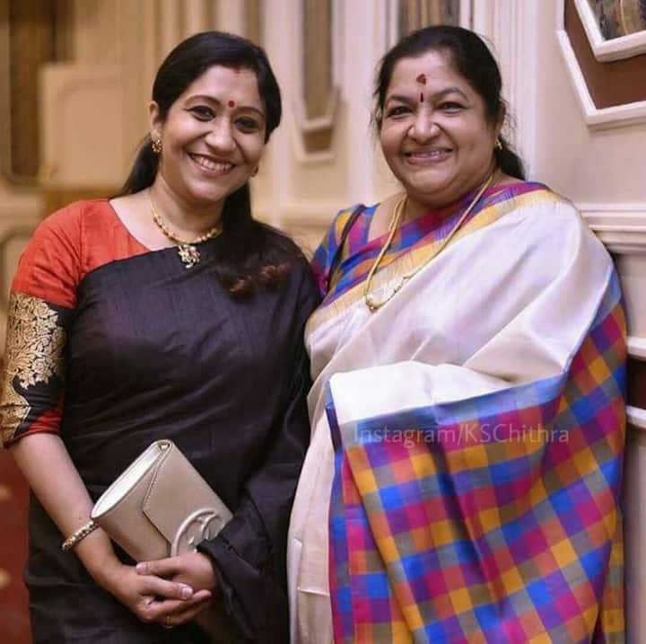 இவரின் முதல் தமிழ் பாடலாக அமைந்த  ‘காதல் ஓவியம் கண்டேன்’படத்தில் சேர்க்கப்படவில்லை. பின், காயத்ரி படத்தில் இடம்பெற்ற 