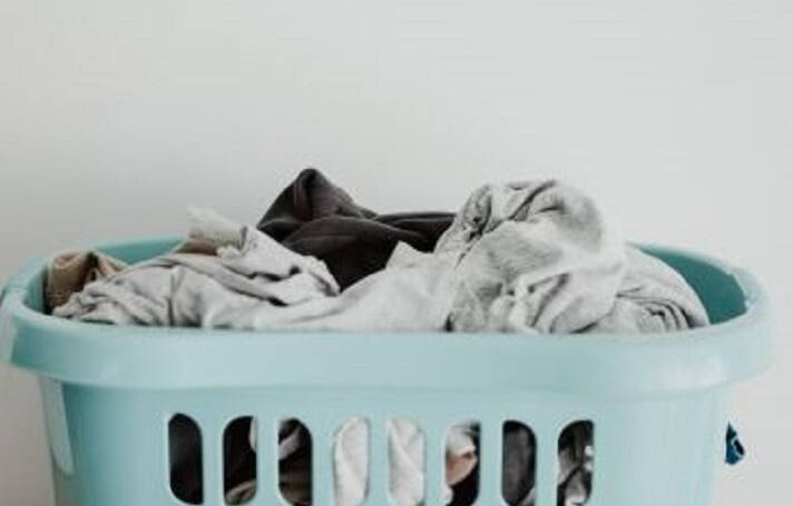 வாஷிங் மெஷின் இல்லையா? கையில்தான் துணிகளை துவைக்கிறீங்களா? ஈஸியான டிப்ஸ் இதோ..