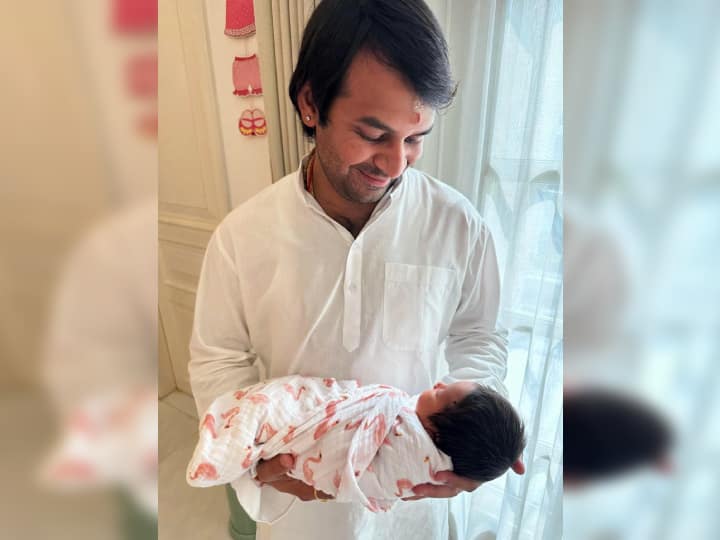 Tejashwi Yadav Daughter Name Katyayani Tej Pratap Yadav Meet His Niece in Delhi Photos Tejashwi Yadav Daughter: भतीजी से मिलने दिल्ली पहुंचे तेज प्रताप यादव, गोद में लेकर मुस्कुराते हुए कही ये बात