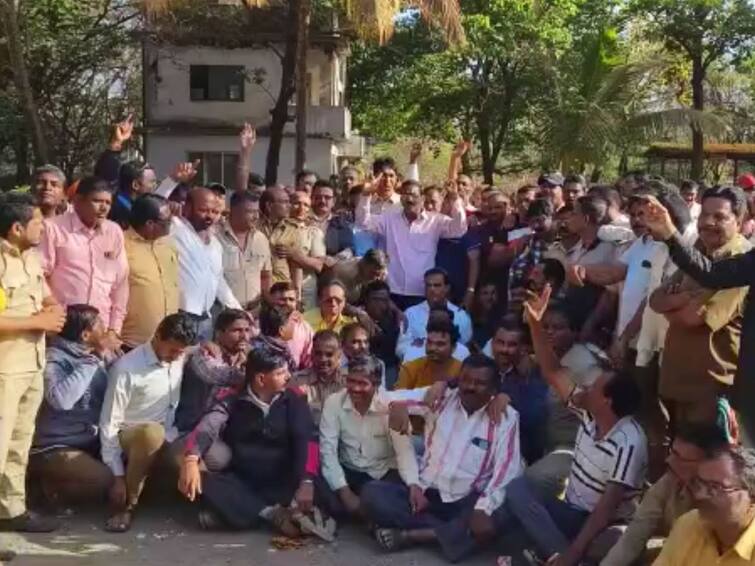 Kolhapur News Indefinite strike of KMT employees in Kolhapur Bus service in the city disrupted KMT workers Strike Kolhapur : कोल्हापुरात केएमटी कर्मचाऱ्यांचा बेमुदत संप; शहरातील बससेवा विस्कळीत 