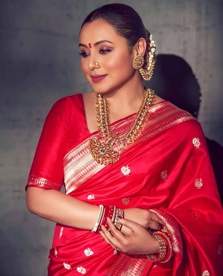 वहीं उनकी मां ने जब अपनी गोद में दूसरे बच्चे को देखा तो वो तुरंत समझ गई कि ये उनकी बेटी नहीं है और वो अस्पताल में उन्हें ढूंढने के लिए निकल पड़ी और काफी देर बाद रानी एक पंजाबी कपल के कमरे में मिली.