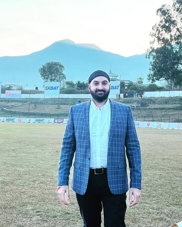 इंग्लैंड क्रिकेट टीम के पूर्व खिलाड़ी मोंटी पनेसर ने अपनी स्पिन गेंदबाजी के दम पर कई दिग्गज बल्लेबाजों को परेशान किया है, लेकिन साल 2013 में एक घटना की वजह से उनका पूरा करियर ही खत्म हो गया. मोंटी ने शराब के नशे में एक क्लब बाउंसर पर नशे की हालत में पेशाब कर दी जिसके बाद उन्हें इंग्लैंड की टीम से बाहर का रास्ता दिखा दिया गया.