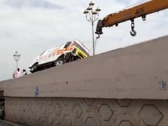 शराब के नशे में एक और दर्दनाक हादसा, एंबुलेंस ड्राइवर और बाइक की भीषण टक्कर में 3 की मौत