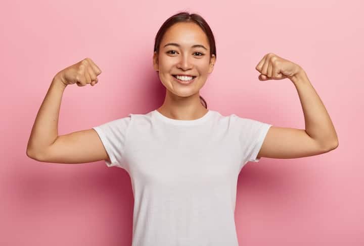 आम के जूस में विटामिन सी की मात्रा होती है. इस के जूस से करीब 60 फ़ीसदी विटामिन सी की आवश्यकता को पूरा किया जा सकता है. यह विटामिन सी इम्यूनिटी बूस्ट करने में भी मददगार होती है.