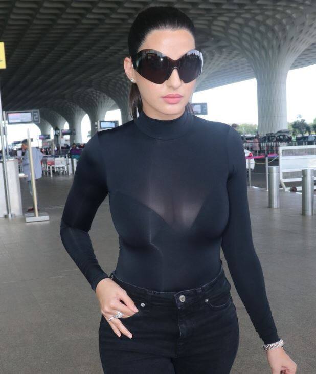 પરંતુ આ વખતે નોરા ઓલ બ્લેક ટાઈટ આઉટફિટમાં ખૂબ જ સેક્સી લાગી રહી હતી.