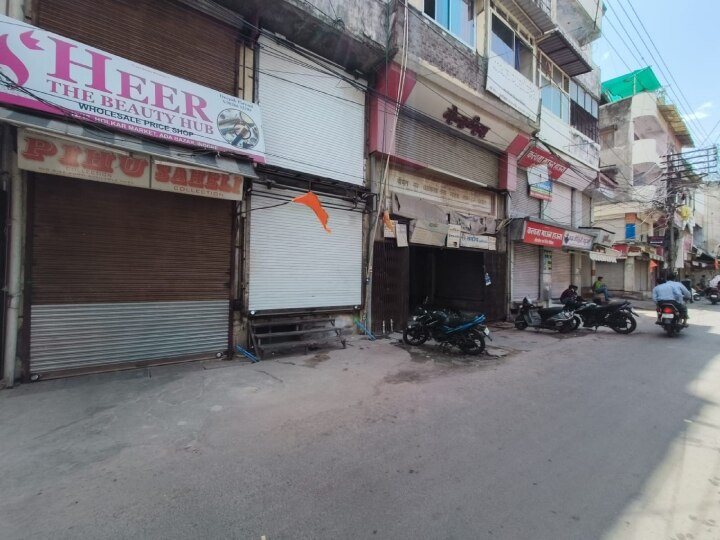 Indore Temple Tragedy: 36 लोगों की मौत के बाद शोक में डूबा इंदौर! प्रमुख बाजार बंद, व्यापारियों ने साझा किया पीड़ित परिवारों का दर्द