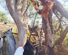 Jalgaon Accident : जळगावात स्कूल बसचे स्टेअरिंग रॉड तुटून अपघात, 25 ते 30 विद्यार्थी जखमी