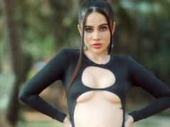 Uorfi Javed Apologises For 'Hurting Sentiments' With Her Fashion; Says Everyone Will See A Changed Uorfi Now