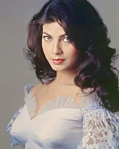 Kimi Katkar Photos: जानिए कहां गुम है अमिताभ बच्चन की ‘जुम्मा..चुम्मा गर्ल’, कभी करती थीं इंडस्ट्री पर राज