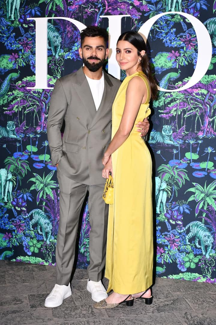 Anushka paired her outfit with medium heels. (Image Source: Manav Manglani)