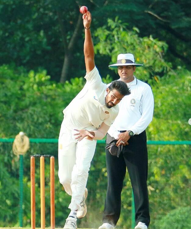 वेगवान गोलंदाज संदीप वॉरियर आता बुमराहच्या जाही यंदाच्या हंगामात मुंबईच्या जर्सीमध्ये खेळताना दिसेल. संदीप वॉरियर याने 2021 मध्ये टीम इंडियामध्ये पदार्पण केले होते. संदीप वॉरियर याला देशांतर्गत क्रिकेट खेळण्याचा तगडा अनुभव आहे.