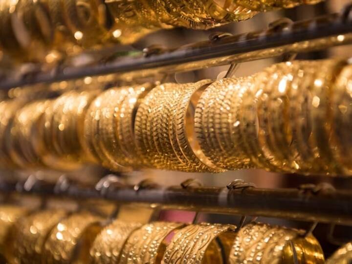 Gold Price Hike jalgaon gold price 62000  budget of the people will be damaged Gold Price Hike: सोन्याचा दर उच्चांकी पातळीवर, ऐन लग्न सराईत दर वाढल्याने जनतेचे बजेट बिघडण्याची शक्यता