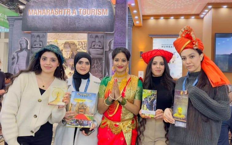 Culture of Maharashtra showcased at ITB Berlin festival in Germany Germany: जर्मनीतील ‘आयटीबी बर्लिन’ मेळाव्यात महाराष्ट्राच्या संस्कृतीचे दर्शन; करिश्मा वाबळे सादर केली लावणी