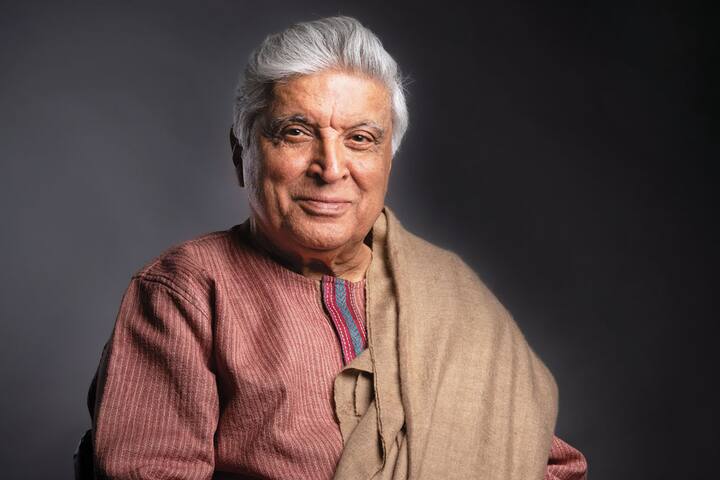 जावेद अख्तर आजारी असल्यामुळे न्यायालयात येऊ शकले नाहीत.