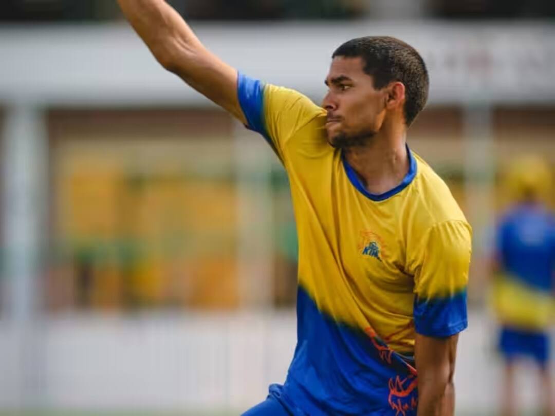 IPL 2023 Chennai Super Kings Name Akash Singh to play for CSK know about his performances stats and other details- watch video Akash Singh Profile: வெளியேறிய முகேஷ் சவுத்ரி.. இளம் வேகத்தை அதிவேகமாக எடுத்த சிஎஸ்கே.. யார் இந்த ஆகாஷ் சிங்..? 